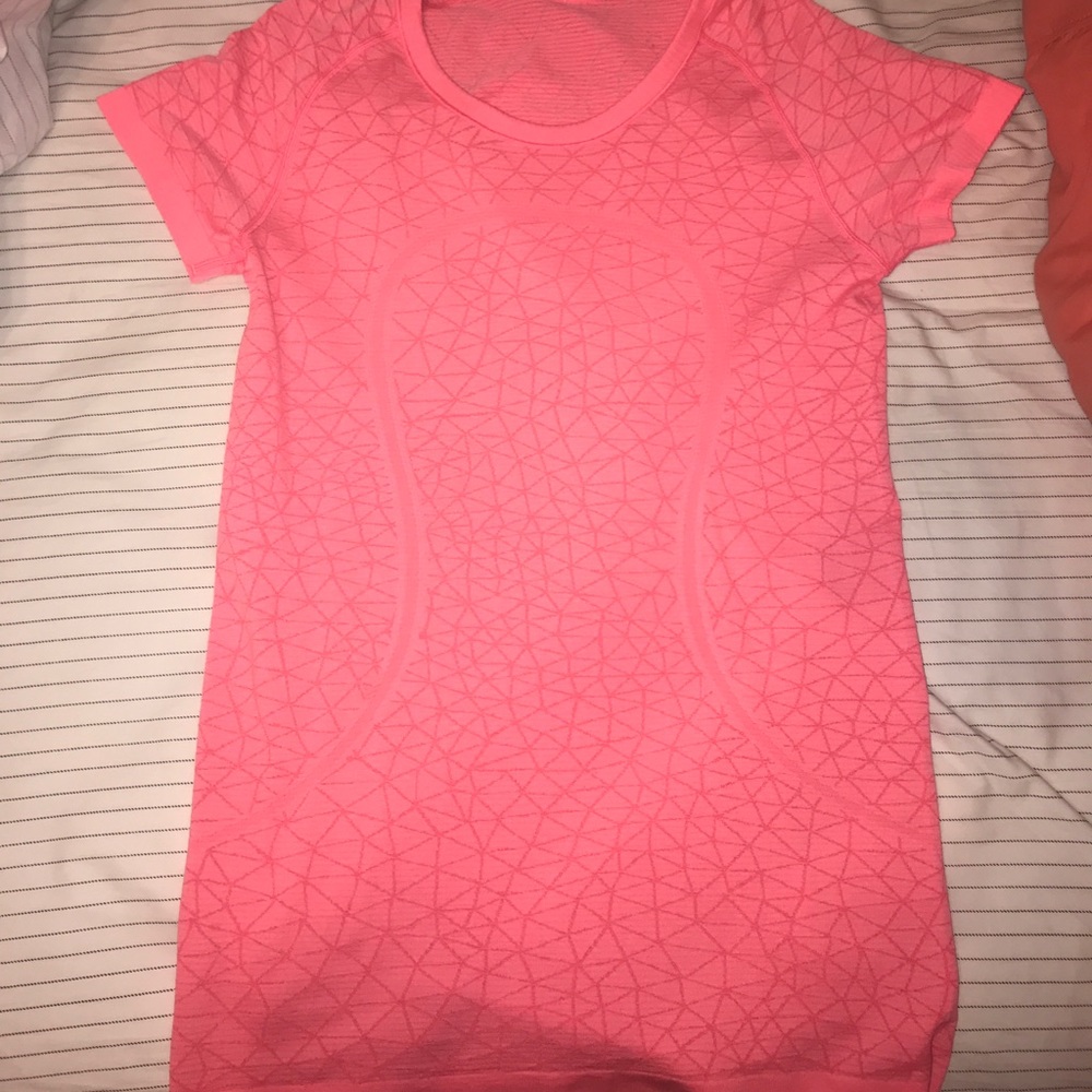 LULULEMON T SHIRT SIZE 10